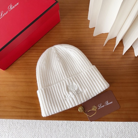 Loro Piana Accessories - Loro Piana Cream Ribbed Beanie